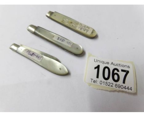 3 silver and mother of pearl pocket knives, Sheffield 1878/1891 and Birmingham 1899.