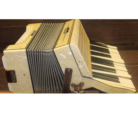 20TH CENTURY HOHNER ACCORDION 
Viewing recommended. Some keys not working. 
