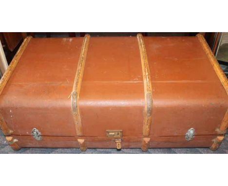 VINTAGE PACKING TRUNK