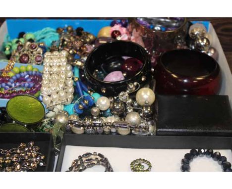 SELECTION OF COSTUME JEWELLERY
including black jet beads, several crystal necklaces, celtic gem pendant, tie clip and pin, fa