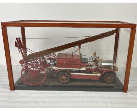 A model vintage fire engine in display case. H.28 W.48 D.19cm 