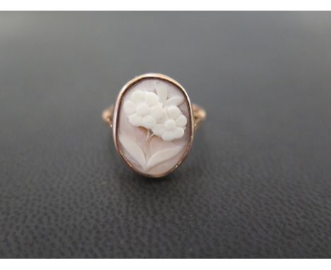 An early to mid 20th century 9ct gold shell cameo ring - Depicting flowers - Ring size M - Weight approx 3.3gms
Condition Rep