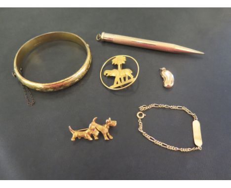 An assortment of items - To include a dog brooch - Stamped 14K - A bean pendant - Stamped 9ct - An identity bracelet - Stampe