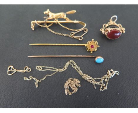 An assortment of items - To include a bar brooch of a hunting theme - Stamped 15ct - Length 4.5cms - Weight approx 3.4gms - A
