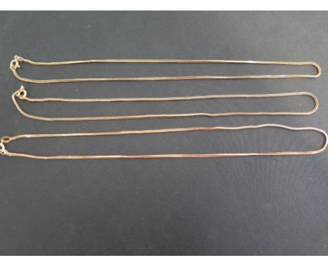 Three herringbone-link chains - Stamped 750 - Length 39cms each - Total weight approx 10.0gms
Condition Report: Good to fair 