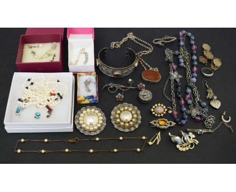 Small collection of silver and other costume jewellery including bangle, brooches, necklaces, etc