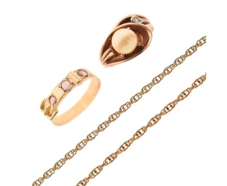 Buckle ring set three garnet-coloured stones, unmarked yellow metal, size R½, together with a cultured pearl and diamond dres