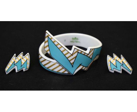 Dorothy Hafner for Rosenthal - Porcelain bangle and matching earrings having blue and gold 'Flash' decoration, the bangle 75m
