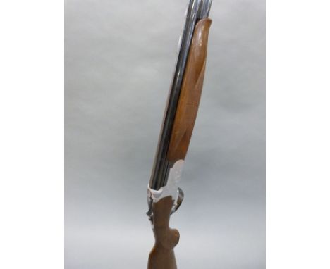 Lanber 12 bore over and under ejector shotgun with scrolling engraving, chequered semi-pistol grip, single trigger, vented to