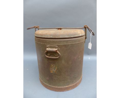 United States Army WWII metal Mermite food or blood plasma container with enamelled interior, two insert containers and 'US G