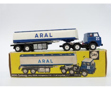 Siku diecast model Aral-Tankzug 5 achsig Henschel Sattelzuglmaschine F 201 S-2A mit Tankauflieger Schwelm 37200 liter V 288, 