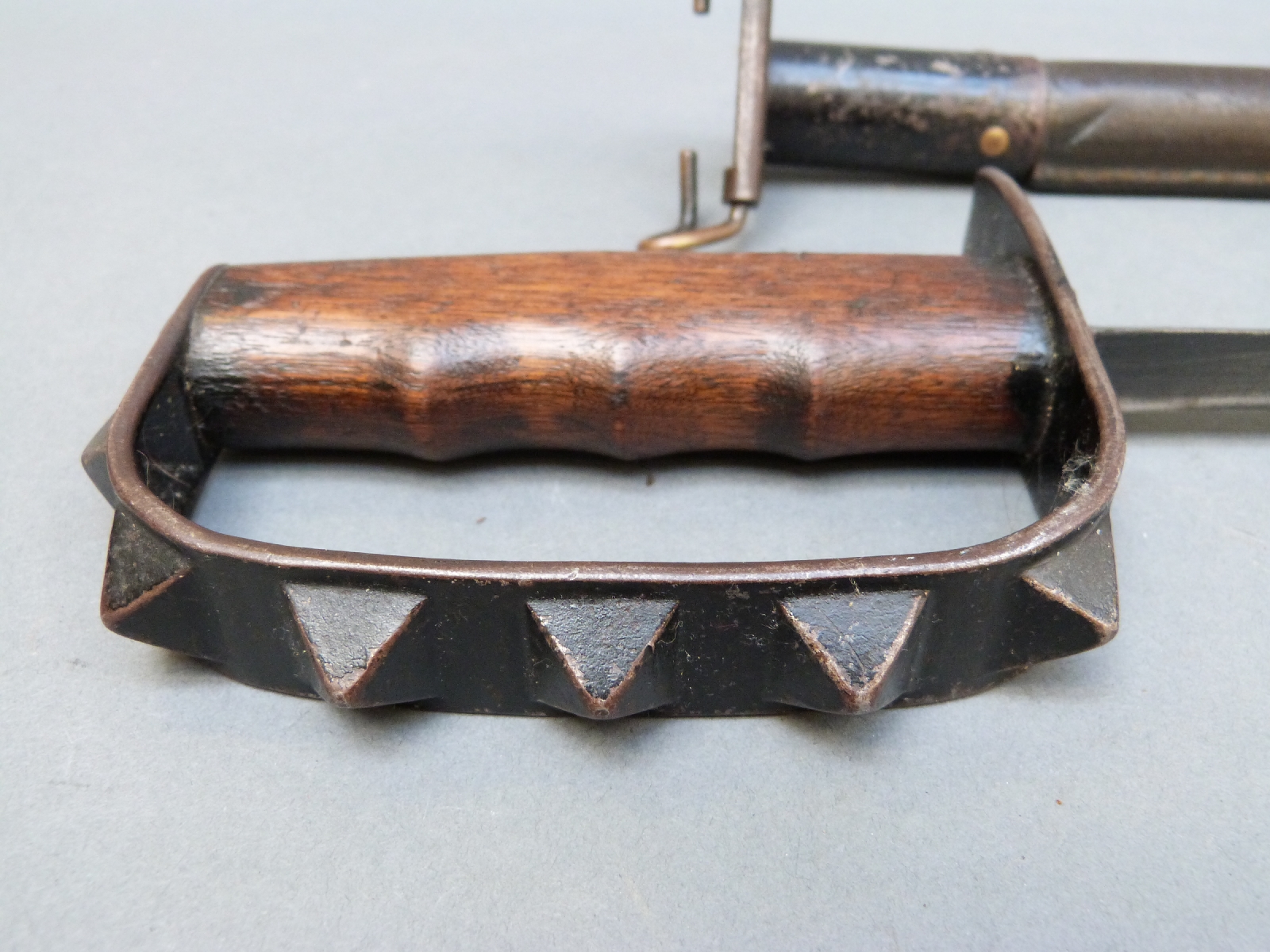 WWI US trench fighting knife stamped US LF & C 1917 with 9 inch