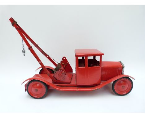 Tri-ang large scale pressed steel recovery truck with red body and wheels, 43cm long