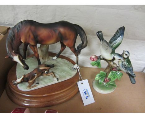 Horse and foal sculpture on wooden plinth and a Keramos bird group H20cm 