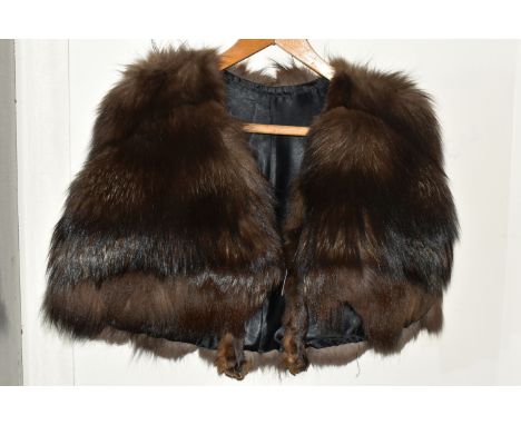A 1930'S VINTAGE FOX FUR STOLE, a glossy dark brown and grizzle stole (1) (Condition Report: light signs of wear around neck,