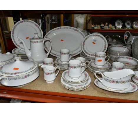 A PARAGON 'BELINDA' PATTERN PART DINNER SERVICE, comprising of eight of the following: dinner plates, starter plates, soup bo
