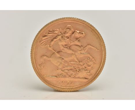 A MID 20TH CENTURY FULL GOLD SOVEREIGN COIN, depicting Queen Elizabeth II, dated 1974, approximate gross weight 8.1 grams (co