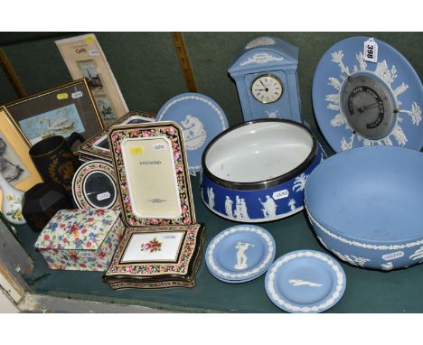 A COLLECTION OF WEDGWOOD GIFTWARES AND SUNDRY ITEMS, to include a pale blue Wedgwood Jasperware barometer, mantel clock, frui