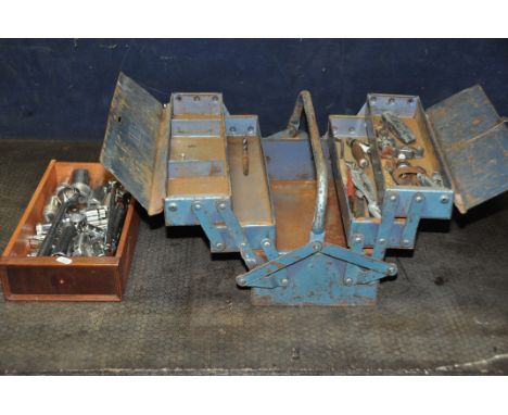 A BLUE METAL TOOLBOX, containing a few small tools, and a wooden tray containing a variety of sockets (condition report: tool