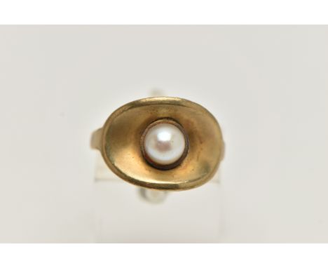 A YELLOW METAL CULTURED PEARL RING, single cultured white pearl with a pink hue, measuring approximately 5.6mm, collet set wi