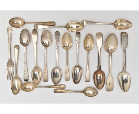 AN ASSORTMENT OF SILVER TEASPOONS, to include an engraved teaspoon, hallmarked 'Dorothy Langlands' Newcastle, two fiddle patt