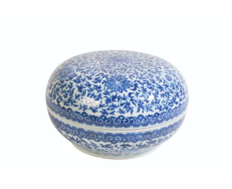 A CHINESE BLUE AND WHITE CUSHION BOX of large size, decorated with stylised 'wheel' flowerheads and scrolling leafy tendrils,