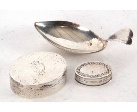 Mixed Lot: A George V silver caddy spoon with a lozenge shaped bowl and small heart shaped handle, Birmingham 1807, makers ma