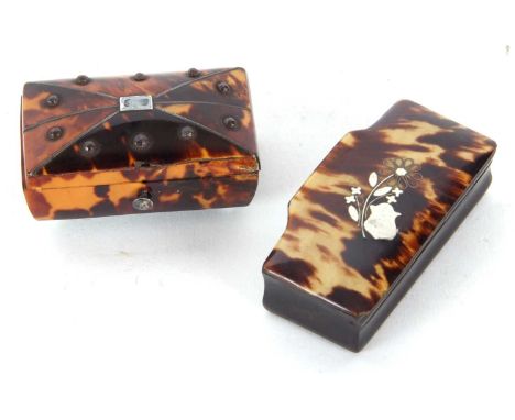 Mixed Lot: 19th Century horn snuff box and a small Victorian tortoiseshell box of sarcophagus form (2)
