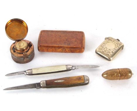 Mixed Lot: Vintage burr wood snuff box, antique gilt metal thread and needle case holder, metal travelling ink well, EPNS ves