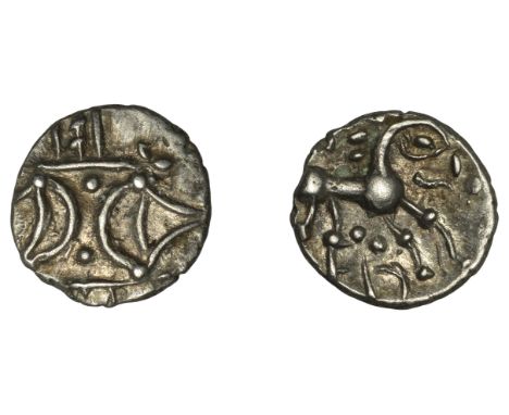 British Iron Age, ICENI, Ecen, silver Unit, Ecen Ed type, two opposed crescents on wreath, rev. globular horse right, large o