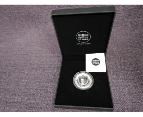 A Monnaie de Paris 10 euro silver proof 2015 excellence a la francaise Coin, silver with ceramic inset, in case with certific