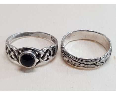 2 STAMPED 925 SILVER RINGS, 1 WITH ONYX CENTRE STONE SIZE K AND 1 NICELY DECORATED BAND SIZE I OVERALL WEIGHT 3.3G