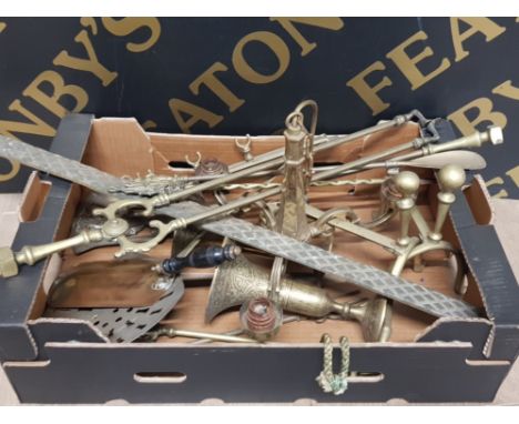 A BOX OF MISCELLANEOUS BRASS WARE INC PART COMPANION SET VASES LIGHT FITTING ETC