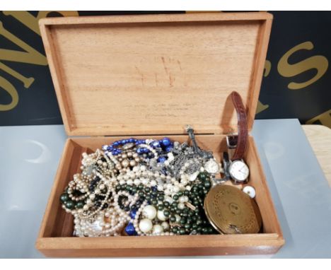 A SMALL QUANTITY OF COSTUME JEWELLERY TO INCLUDE NECKALCES, TWO WRISTWATCHS AND A COMPACT, IN A JR FREEMAN HUMIDOR