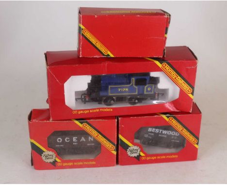 A boxed Hornby 00 scale loco 7178, together with two tenders and a signal