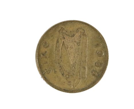 Rare Irish 20 Pence Trial Piece Irish Coin: A rare 1985 Twenty Pence Trial Piece Coin, the obverse with profile of a horse an