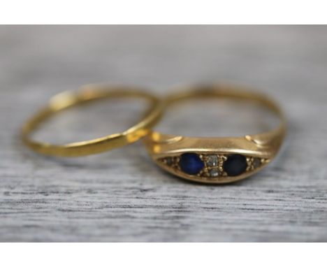 Early 20th century synthetic blue spinel and diamond 18ct yellow gold boat head ring, two round mixed cut synthetic blue spin