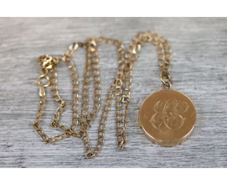15t gold circular locket with engraved monogram, diameter approximately 2cm on 9ct yellow gold flat link chain, bolt ring cla