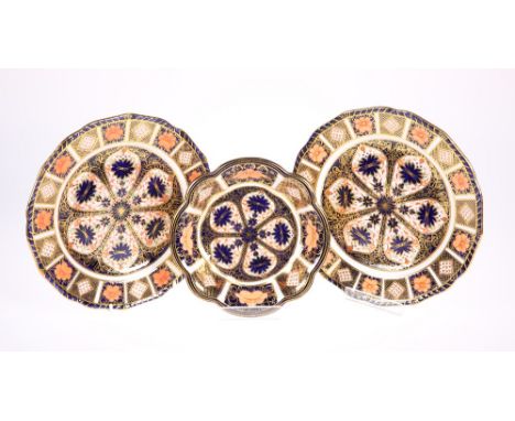 A PAIR OF ROYAL CROWN DERBY IMARI ROPE EDGE PATTERN DESSERT PLATES, pattern number 1126, 23cm in diameter, printed 1915 marks