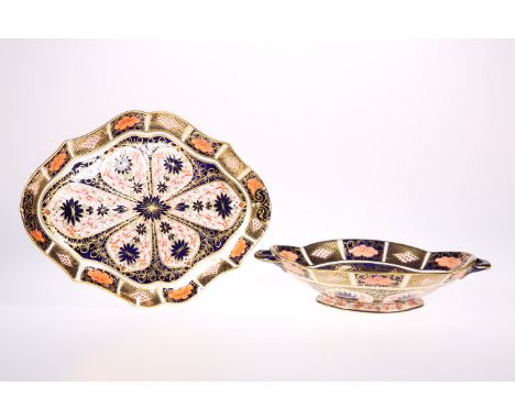 A ROYAL CROWN DERBY IMARI PATTERN TWO HANDLED QUATREFOIL SHALLOW FOOTED BOWL, pattern 1128, 28cm by 18cm by 6cm, printed 1917