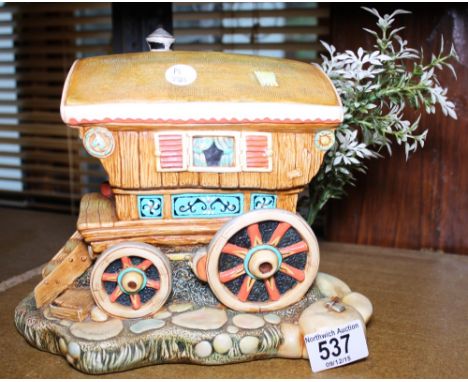 PENDELFIN GYPSY CARAVAN. Pendelfin ceramic display gypsy caravan