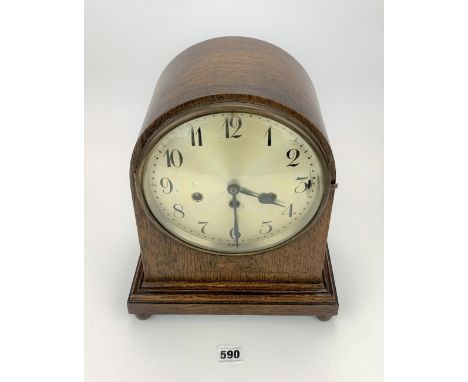 Oak 3-hole arch shaped mantle clock with pendulum. 11”w x 13”h