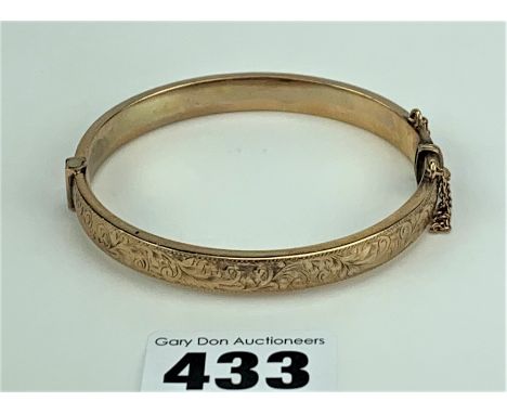 9k gold bangle, w: 12.1 gms