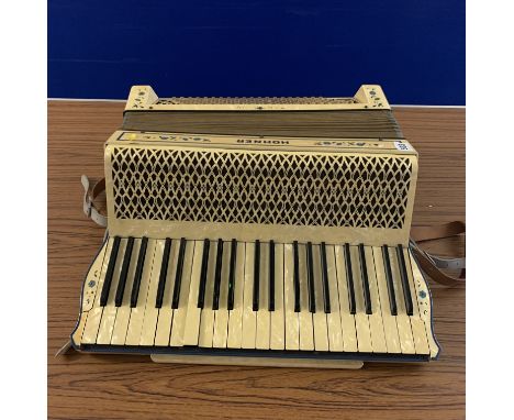 Hohner Tango IV piano accordion