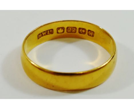 A 22 carat gold wedding band, Birmingham 1921 or 1946, finger size finger size R, 3.9g CONDITION REPORT: Please note - Descri