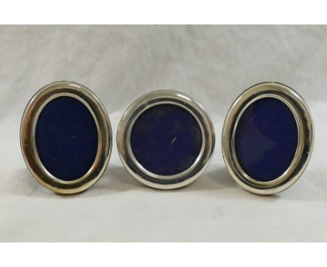 A pair of small Italian oval photograph frames and a circular similar photograph frame, all marked  '800', with Bakelite ease