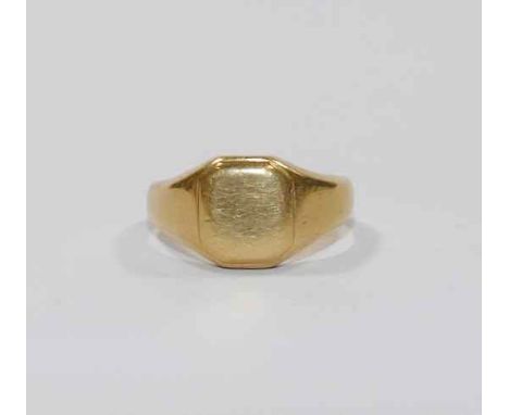 An 18 carat gold signet ring, with indistinct Chester hallmark, unengraved, finger size X, 13.4g CONDITION REPORT: Please not