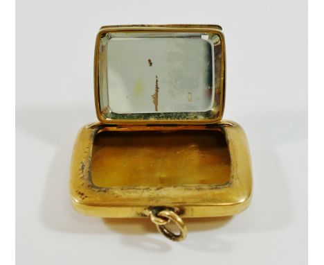An early 20th century 9 carat gold rectangular powder compact, Birmingham 1910, with mirror set hinged lid, 4.6cm x 3.8cm, 21