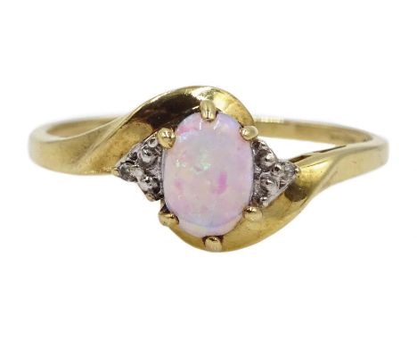 9ct gold opal and diamond ring, hallmarked  - Condition Report Approx 1.9gm, size U