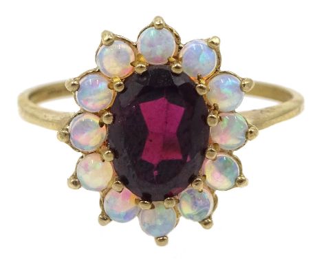 9ct gold garnet and opal cluster ring, hallmarked - Condition Report Approx 1.7gm, size O-P